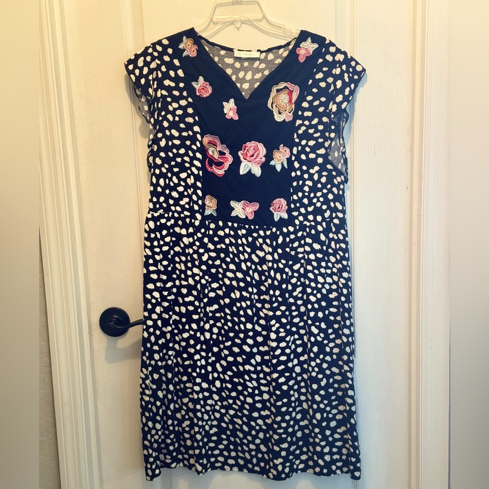 Gorgeous black and white patterned dress in size XL